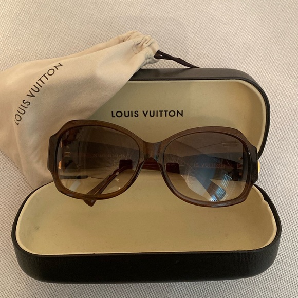 Louis Vuitton • “Ursula Strass Speckled” Sunglasses - Picture 17 of 17